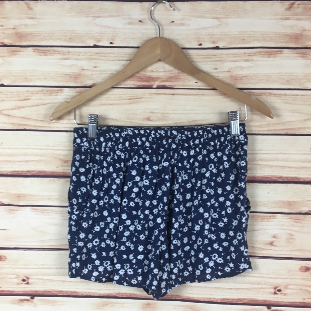 Urban Outfitters Pleated Waist Shorts Floral M - Picture 6 of 13